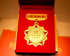 武汉抗疫一周年：致敬英雄的武汉人民！